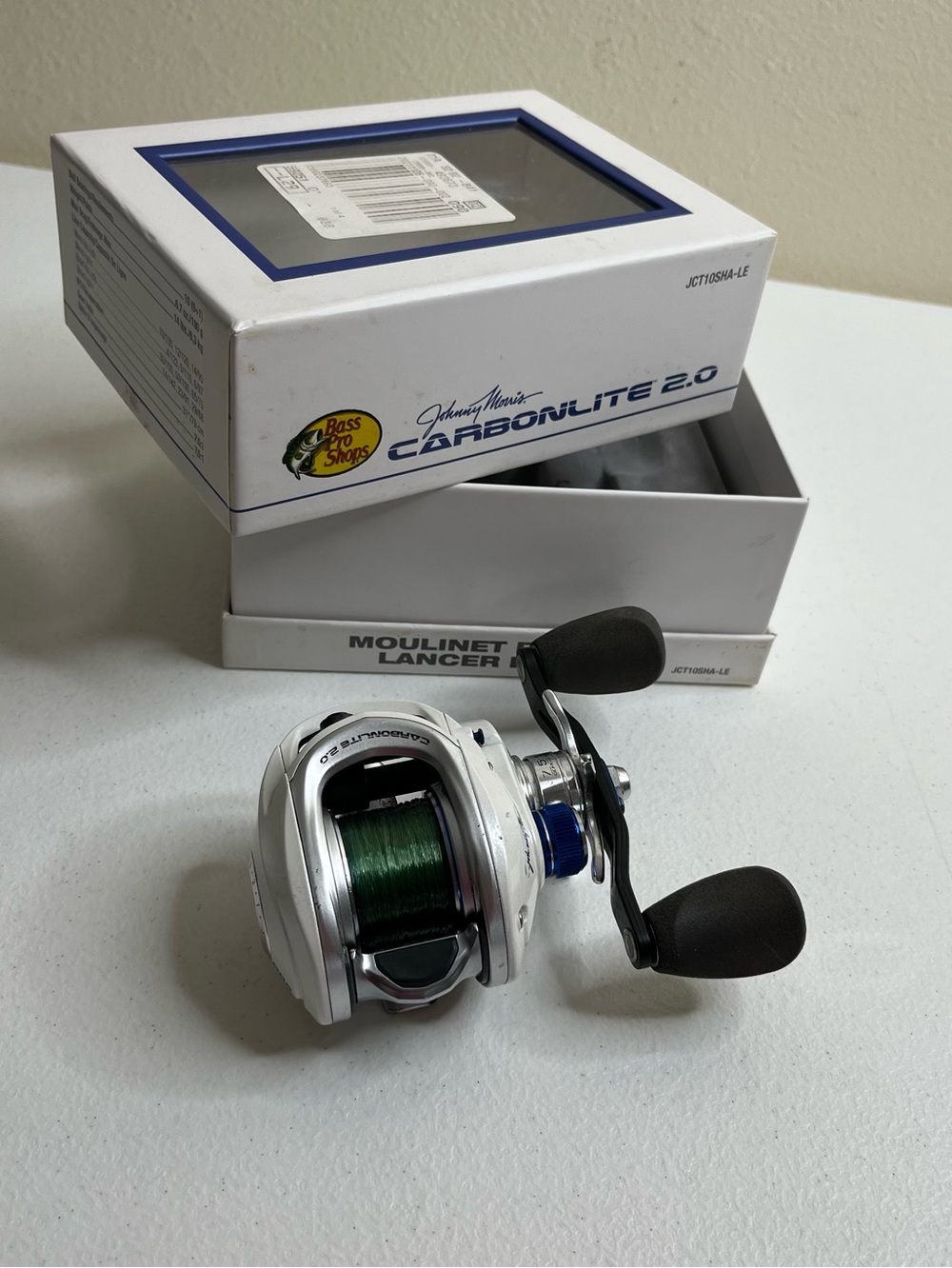 Bass Pro Shops Johnny Morris Carbonlite 2.0 Baitcast Reel JCT10SHA-LE Blue 7.5:1